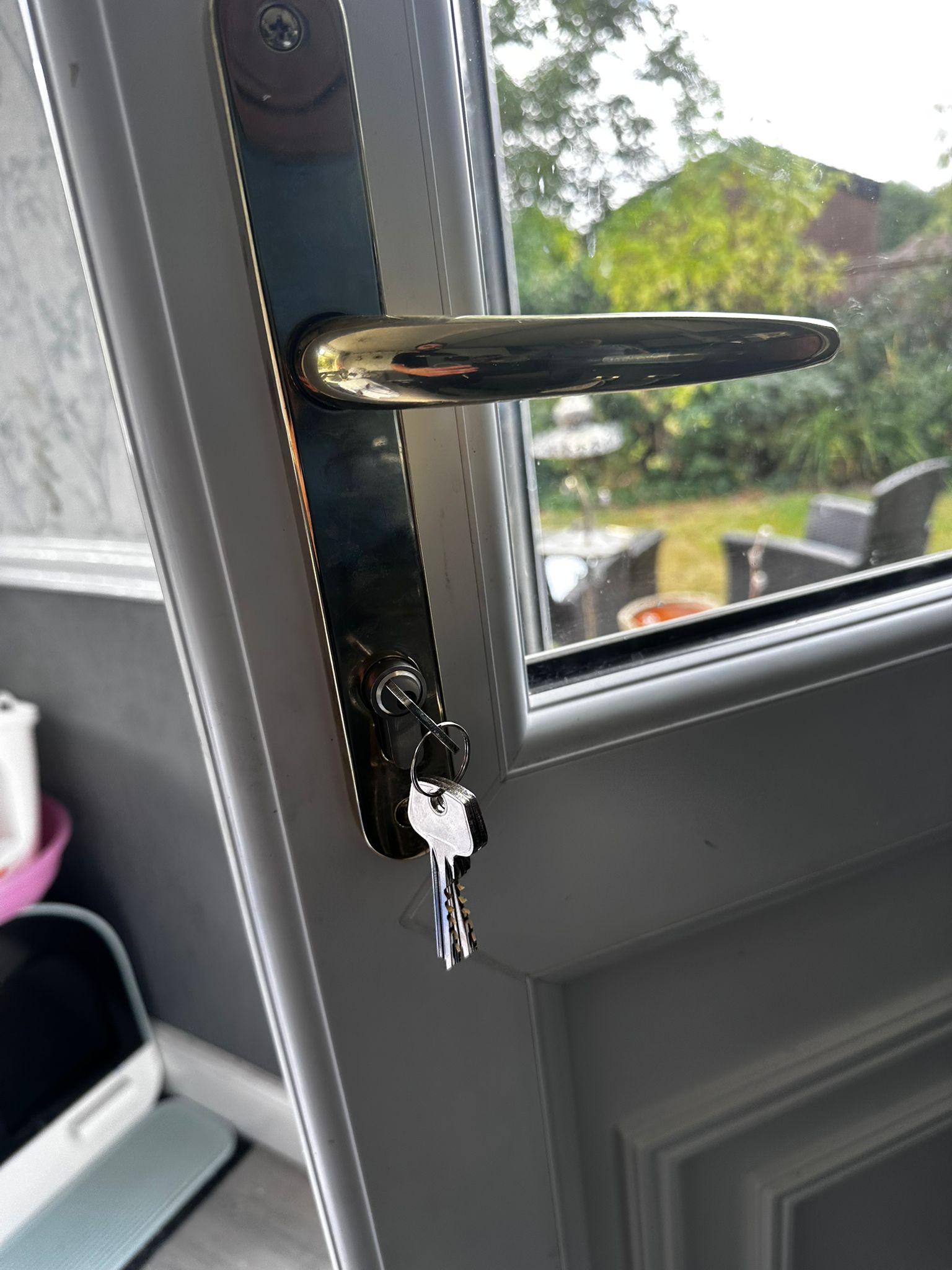 Broken key extraction service